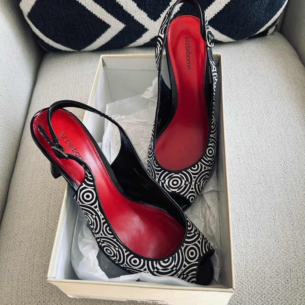 Liz Claiborne Black and White Women's Shoes size 9